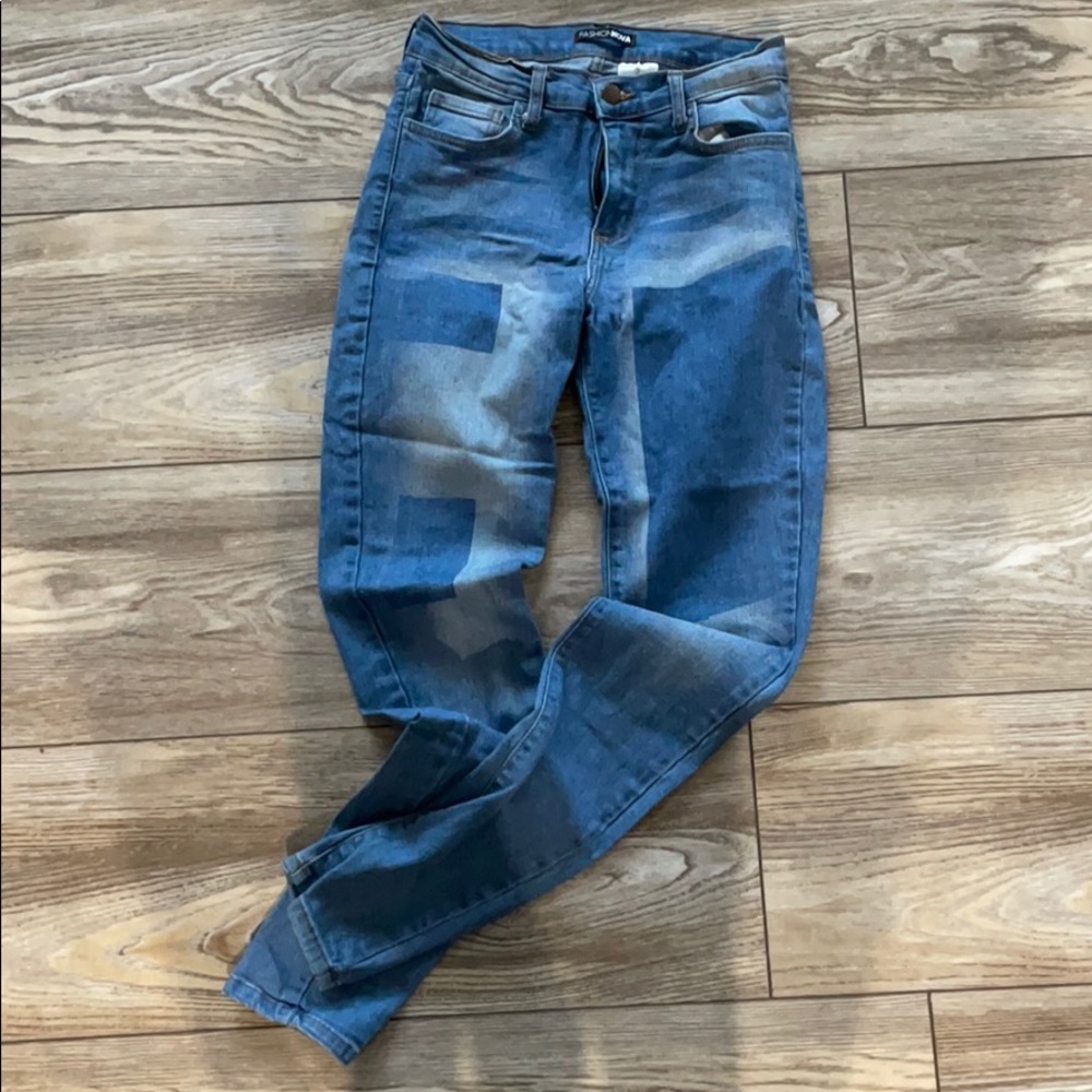 Fashion nova jeans size 5
